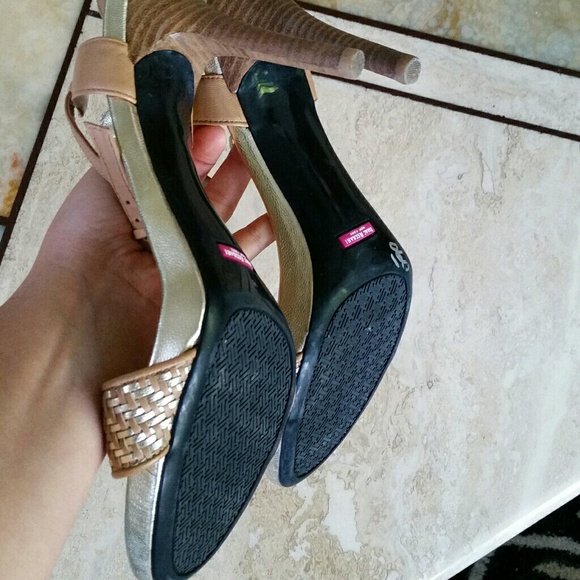 Mizrahi Gold & Tan Leather Sandal Heels 10 - Picture 3 of 3